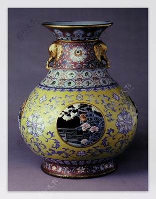 玉瓶生辉 中国风陶瓷艺术品的典雅神韵